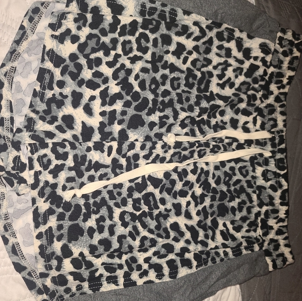 BN Leopard Print Shorts with Sporty Panel on Sides size large Grey and black. - Picture 9 of 10